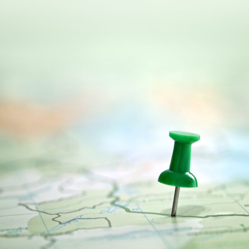 Geotagging - Was ist das eigentlich? thumbtack showing destination location on map with 2021 08 26 22 30 02 utc 1 800x800 - Geotagging - Was ist das eigentlich?