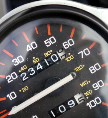 speedometer g447546e31 1920 367x400 - Fahrgestellnummer prüfen - Wozu ist das nützlich?