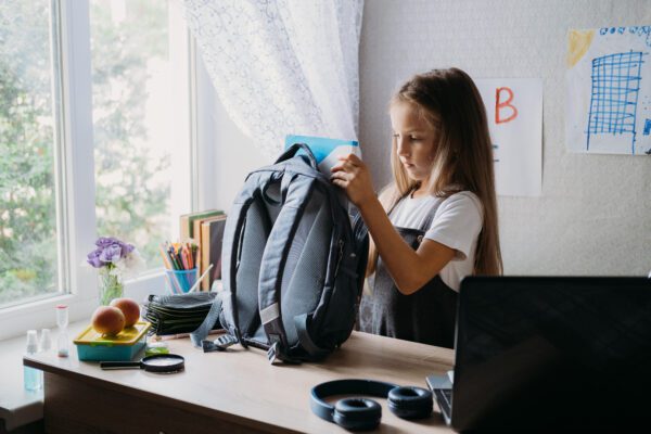 Warum GPS-Tracker für Schulranzen so wichtig sind back to school schoolchildren hygiene safety pre 2022 02 01 22 39 16 utc 600x400 - Warum GPS-Tracker für Schulranzen so wichtig sind