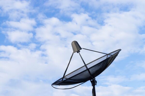 communication to far away land with satellite disk 2022 11 17 09 23 06 utc 600x400 - Ortungstechnologie - Was ist das überhaupt?