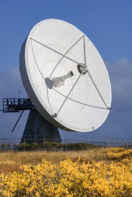 Wie funktioniert GPS Ortung? satellite communications dish 2022 09 19 21 43 56 utc 267x400 - Wie funktioniert GPS Ortung?