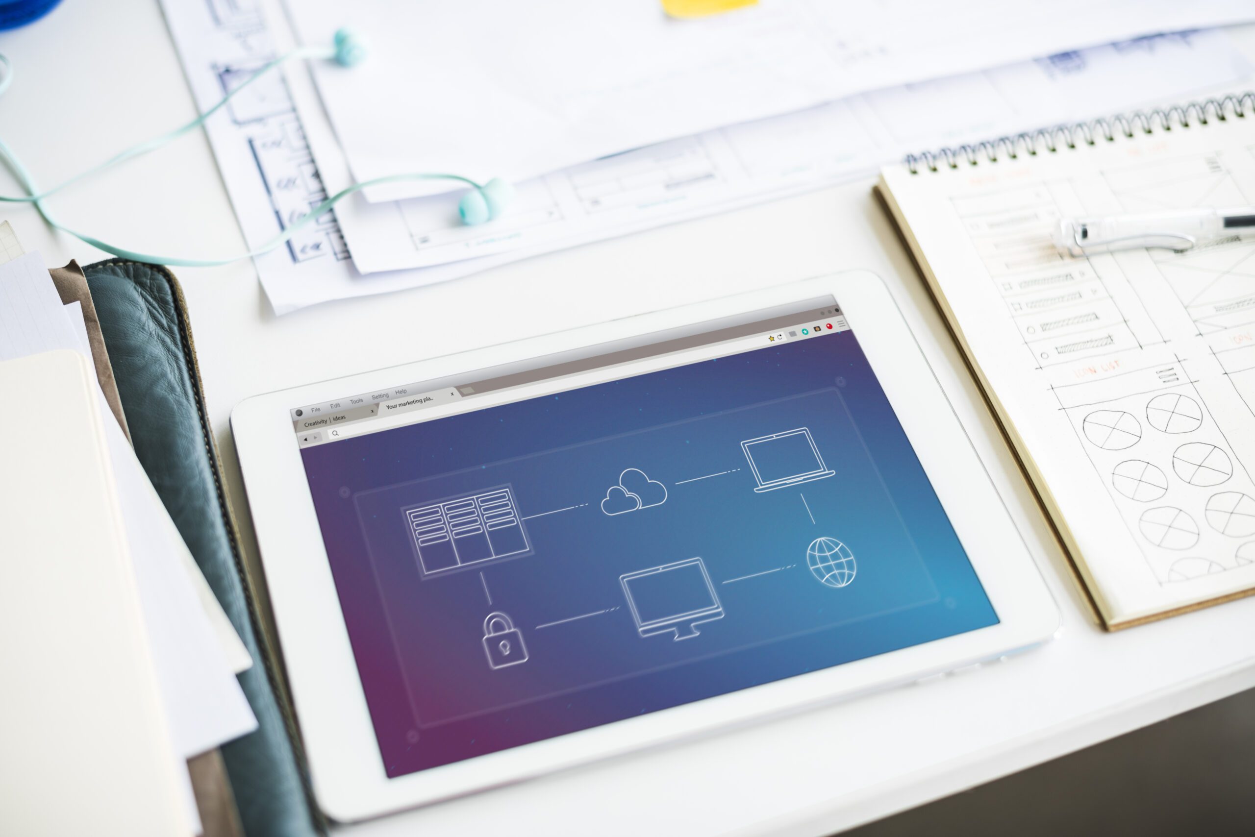 tablet showing internet connection on screen 2022 09 16 08 37 50 utc scaled - Fahrzeugortung - GPS Fahrzeugortung 2024