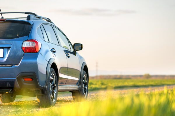 Welche Autos werden am meisten gestohlen? landscape with blue off road car on gravel road t 2022 01 04 19 49 43 utc 600x400 - Welche Autos werden am meisten gestohlen?