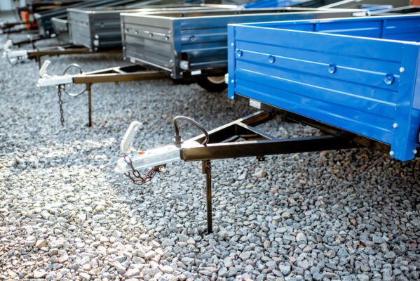 Mit guter Diebstahlsicherung Anhänger schützen truck trailer at the agricultural shop 2021 09 04 09 04 44 utc 599x400 - Mit guter Diebstahlsicherung Anhänger schützen
